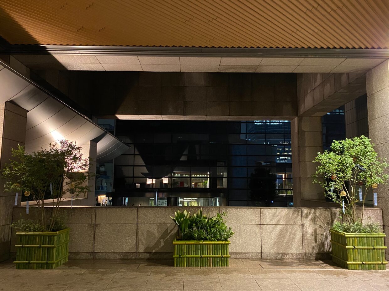 渋谷　セルリアンタワー  鉢の装飾　2021年